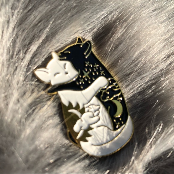 Jewelry - Yin-Yang Cat Pin